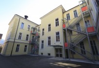 Obnova Gimnazije Jurija Vege v Idriji in izgradnja nove telovadnice - Čas gradnje: 2006–2008